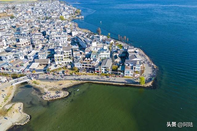 在洱海边感受“S”形的蜿蜒，无意间便按下了生活的暂停键