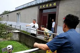 “中国第一蛇村”：300万条蛇与人同吃同住，一年人被咬无数次？图片