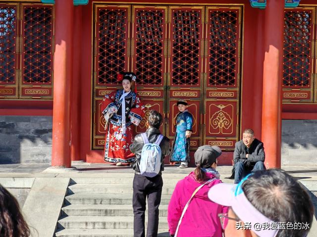 参观北京恭王府，过去一直觉得这是小景点，没想到游客居然这么多