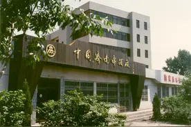 潮聚老厂房，嗨啤一夏！济南啤酒厂旧址变身“8+1浪·啤酒集”，等你来打卡！图片