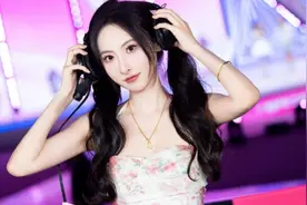 LPL女解说颜值“天花板”疑似未通过主播考核，观众对其褒贬不一图片