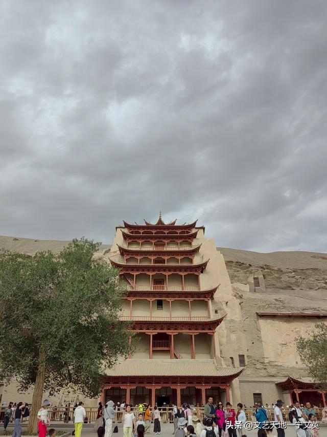 鸣沙山月牙泉遐想
