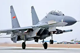 中国歼16到底有多强？让美国深感不安，亮相后就被美国一直研究！图片