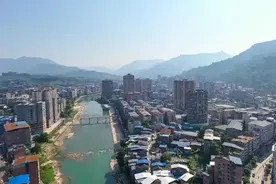 四川：一些堪比县城规模的大镇（一）图片