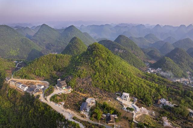 贵州兴义：云端探景 捕捉云海日出