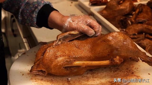 重庆和四川交界的宝藏郊区，因动物和美食享誉世界，你去过吗？