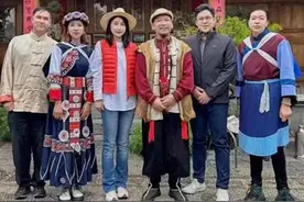 郭晶晶与妈妈婆婆云南旅游旧照，一家子其乐融融，与婆婆走得更近图片