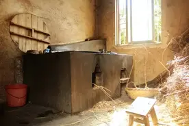 一个家庭越来越聚财的方法：穷柴火，富水缸图片