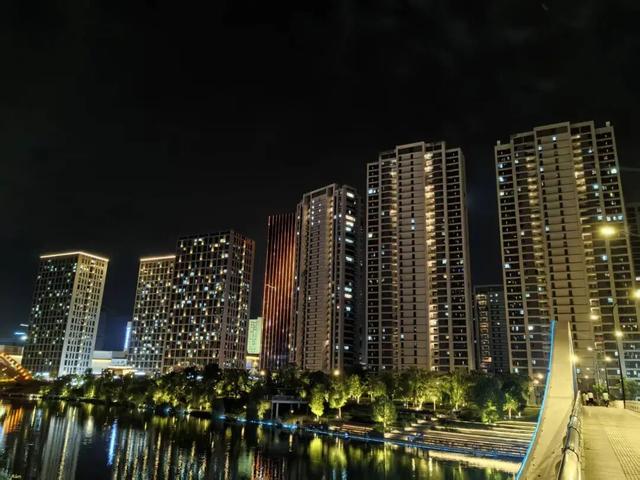 昌化人，看场电影需要跑於潜