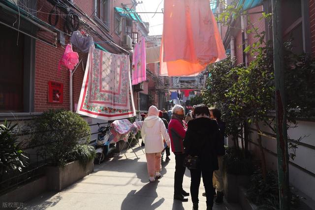 大量日本游客涌入上海，打着旅游幌子不去游玩不吃美食，为啥来？