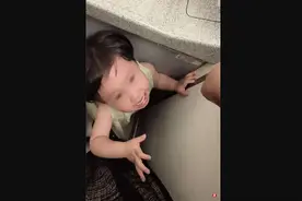 下午察：飞机上哭闹的孩子该如何教育？图片