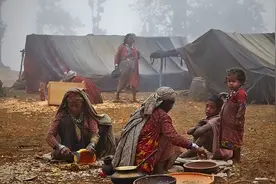 苦等200多年，达曼族终于加入中国国籍，如今家家户户挂五星红旗图片