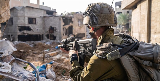 加沙墓地里，流离失所加沙人与逝者“共居”：孩子们晚上不敢出去