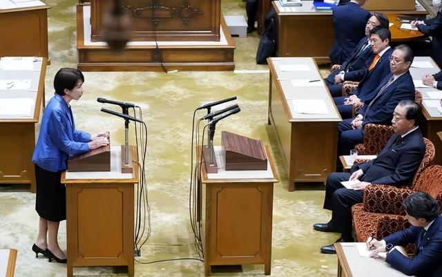 日本反击正式开始，中方12字严正回应，关键时刻	，特朗普却摊牌了