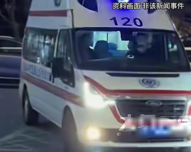 无知太可怕！老人听信吃活青蛙可以治腰痛，居然生吞了8只