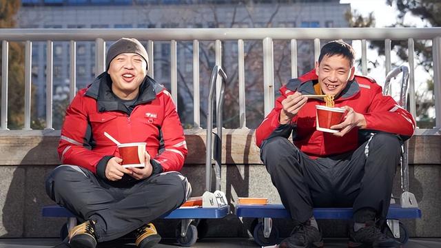 中央会议重磅定调！国家出手整治"内卷竞争"，人口红利时代终结？