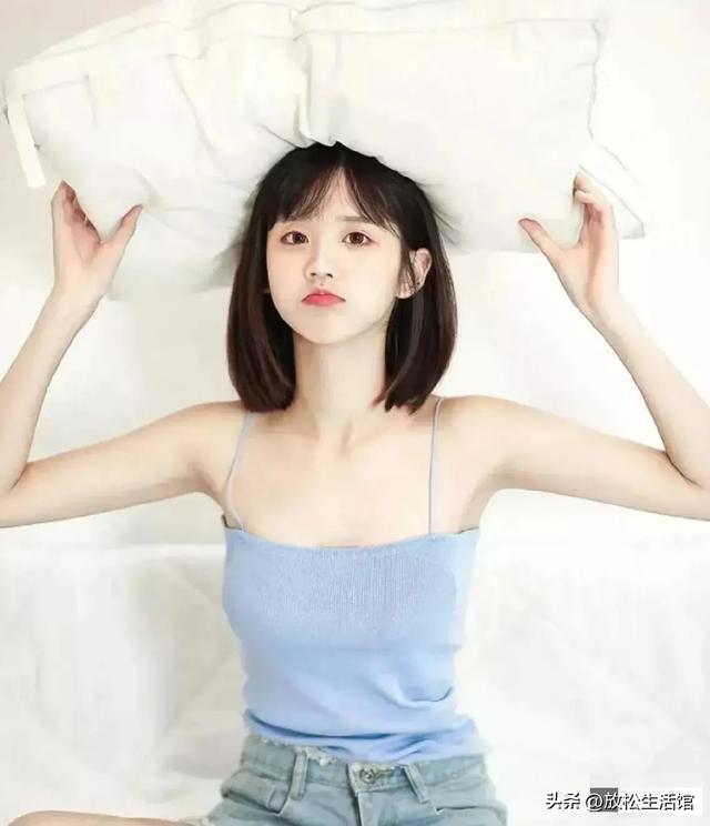 全网沦陷！井川里予的蜜桃臀+无辜脸，谁能扛住这波致命撩拨？