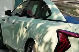 全红婵的第3辆红旗车停放在院子，可能秘密探望家人，已返回北京图片