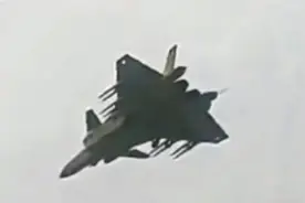 歼20野兽模式火力全开？最多挂载14枚PL15，一次打掉一个飞行中队图片