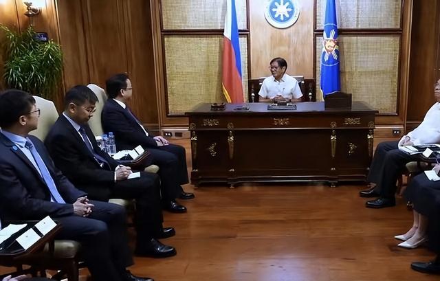 难怪菲总统反复暗示中国大使，原来美国正计划推翻他另找代理人