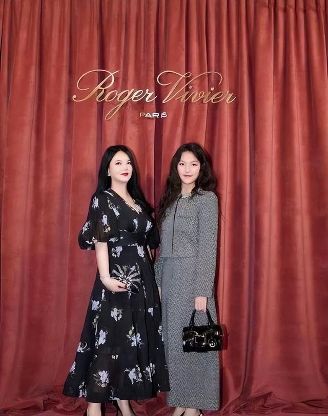 李湘风波再升级！被曝泰国求子只是冰山一角，11年前怀二胎被扒