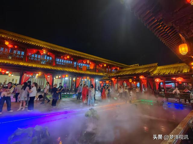 8天85.8万人次，小县城魅力十足
