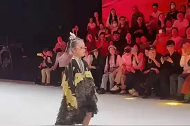 伊能静之女小米粒：时装秀上的华服之光图片