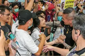 台网红“馆长”深夜返台几近哽咽，大陆行吸引43万人同看破台湾纪录图片