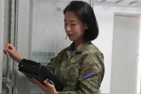 21式作训服，别看它只是一件军服，它的功能可不少图片