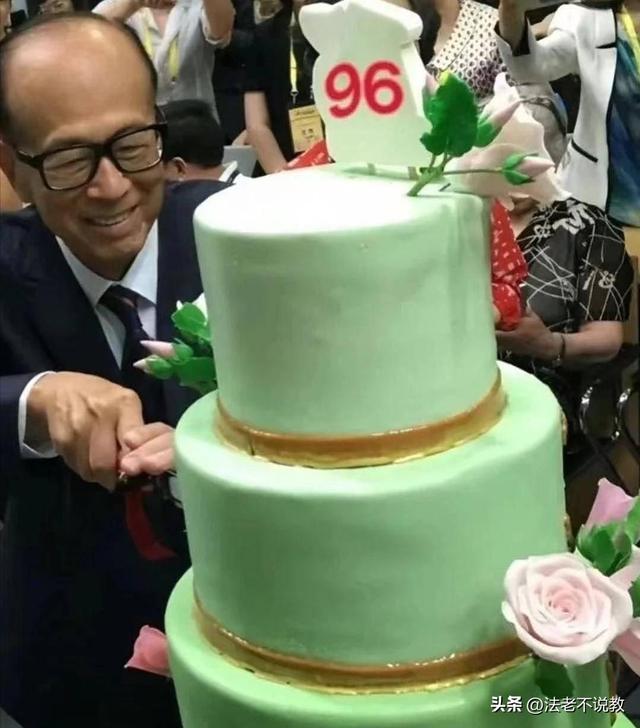 2909亿身家有何用？97岁的李嘉诚无力回天，两个60岁儿子已成心病