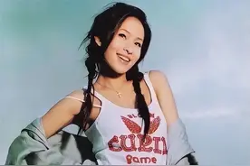 19年换17个男朋友，43岁萧亚轩脸尖下巴突，网友：纵欲过度的代价图片