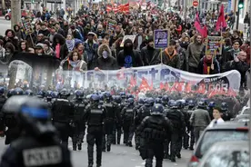 法国乱了、美国乱了、英国乱了、混乱蔓延，美西方为傲慢偏见买单图片