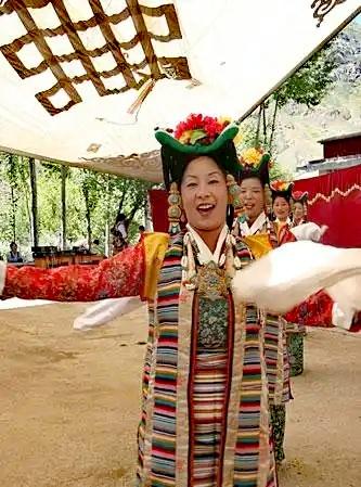 娘热民俗风情园，是拉萨具有较高文化内涵的纯民俗景点，环境优雅