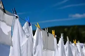 洗好衣服，正着晒还是反着晒？若不是邻居阿姨提醒，我还一直做错图片