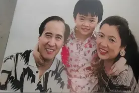 1996年，张宁和丈夫林赛圃的合影，她47岁，气质不凡！图片