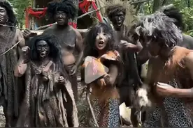 每月五千，可以抢游客午饭？一景区招聘“野人”图片