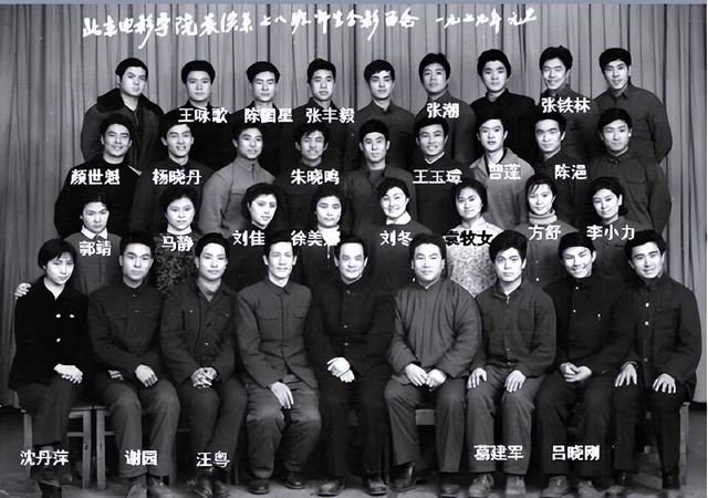 天道好轮回！68岁双腿包扎瘫在轮椅的张铁林，已然活成了“笑话”