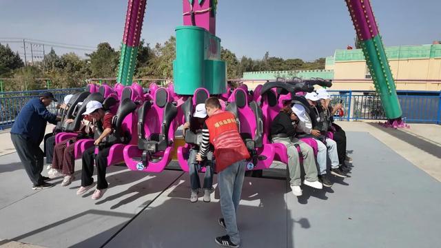 双节假期 新疆墨玉各景点人气旺 文旅消费掀热潮
