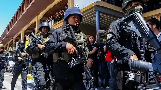 我们不少人曾错误地认为	，杜特尔特总统反美亲中是为骗取我们援助