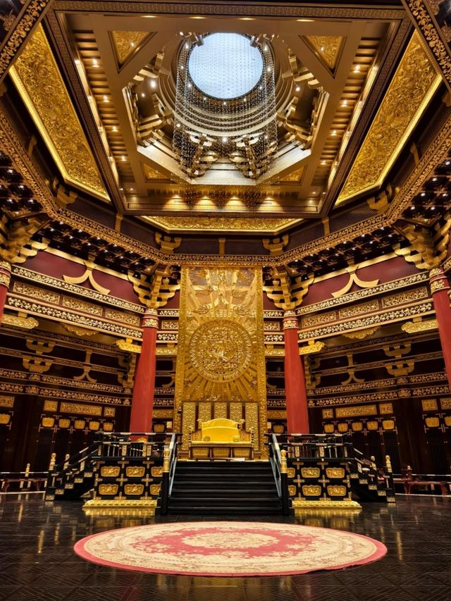 一个刚从洛阳回来的人警告：别轻易去，这座城会搞乱你的时间感