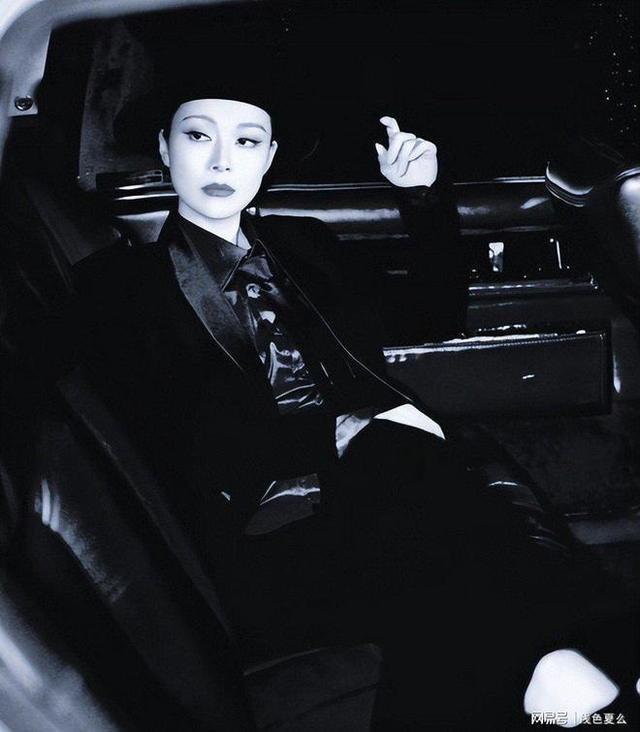 宋祖英近照不是因美人迟暮是她眼里没了曾经的甜与纯。