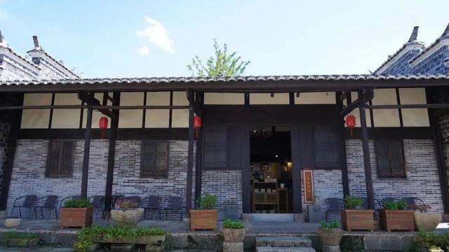 游在鹰潭｜学生搭子团秋季攻略！轻松玩转4大宝藏地「全球学子嘉游赣 奇绝鹰潭逍遥游」