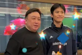 三只羊整改风波后“疯狂小杨哥”首次露面！现身香港导演王晶生日会，《猛男小杨之龙虾拳》小杨哥担任男一号图片