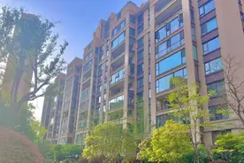 不听劝，亲戚家买了“一梯两户”的房子，入住没多久就后悔不已！图片