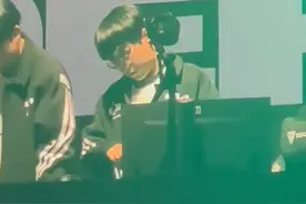 canna、guma输了不想碰拳？许秀当场“甩脸色”，faker牙快咬碎了图片