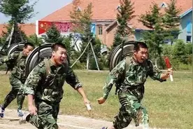 他一二三等功全部拿满，提干成连长，为什么炊事班自古出狠人？图片