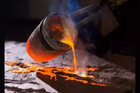 坩埚到底是啥？几千度的钢水都无法熔化它，3000年前我国就有了图片