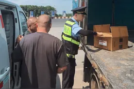 普通货车违法运输危化品 企业被罚款1万元图片