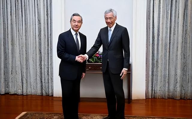 李显龙称一中原则是国际基础，但希望中国对美让步，融入全球体系