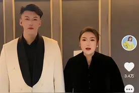 刘大美人婚礼现场，浩南与祁天道爆发冲突，祁天道被抬了出去。图片